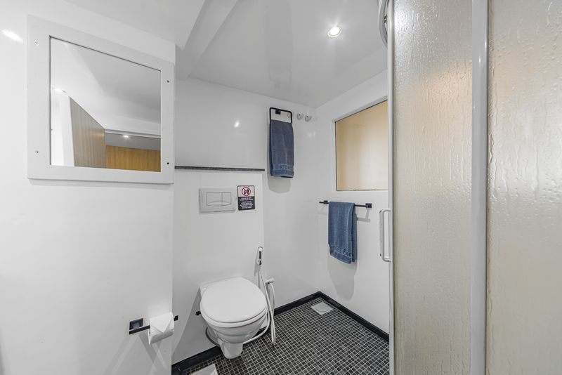 Suite Main Deck Bathroom 2